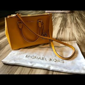Authentic Michael Kors Crossbody